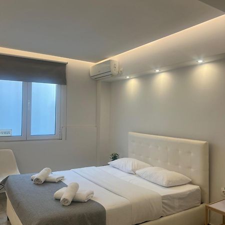 Purple- Lux Studio 2' From Metro Petralona أثينا المظهر الخارجي الصورة