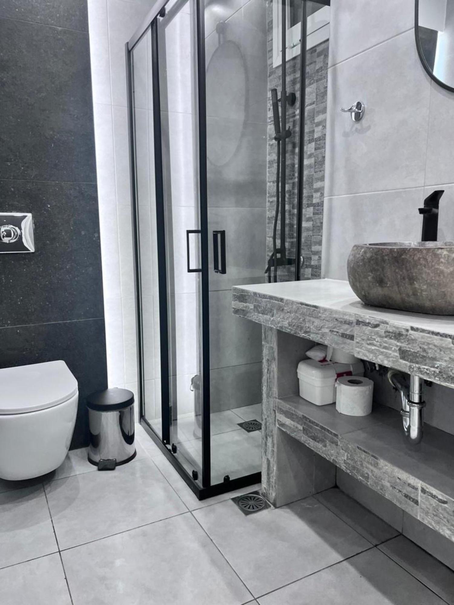 Purple- Lux Studio 2' From Metro Petralona أثينا المظهر الخارجي الصورة