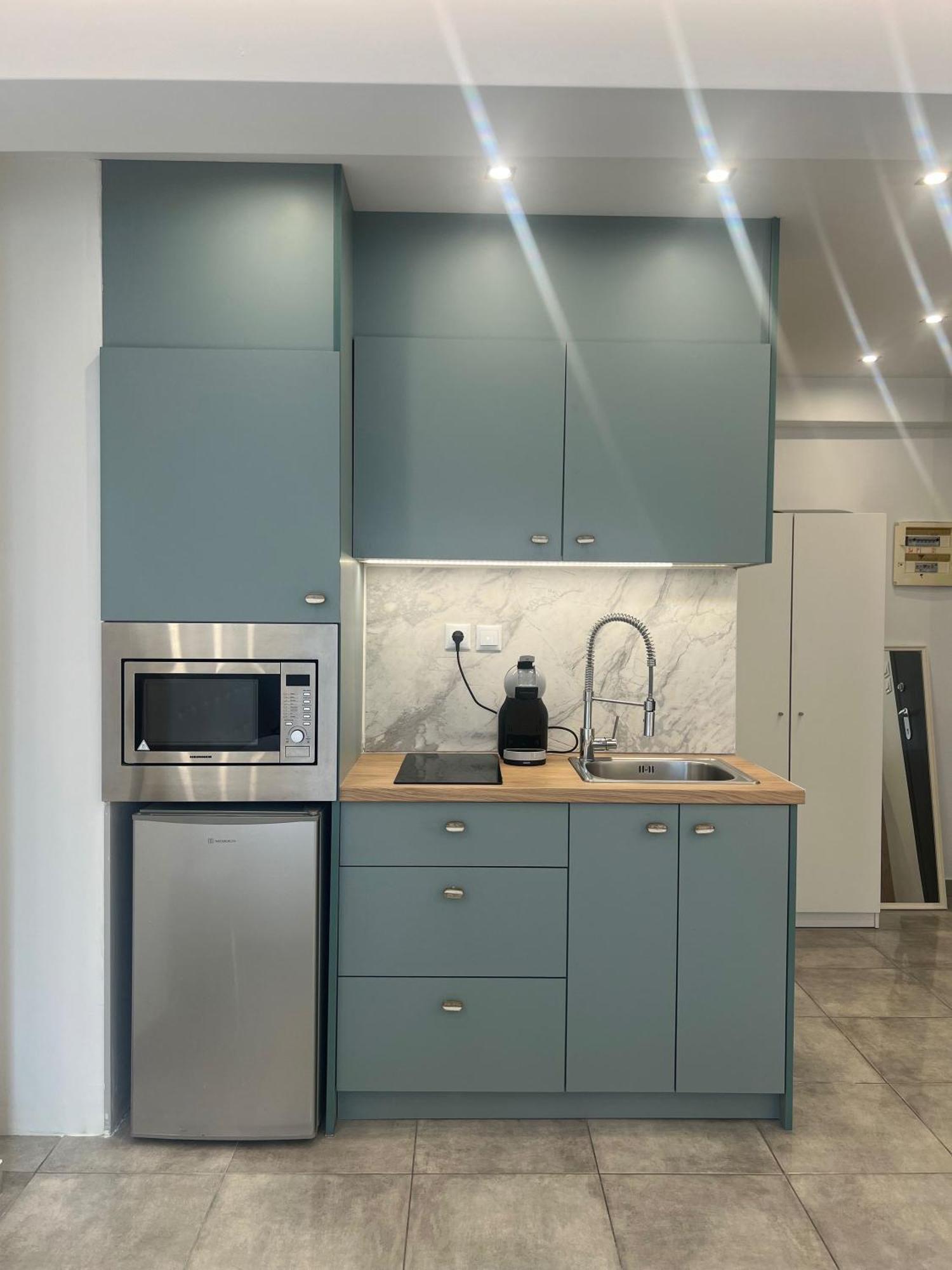 Purple- Lux Studio 2' From Metro Petralona أثينا المظهر الخارجي الصورة