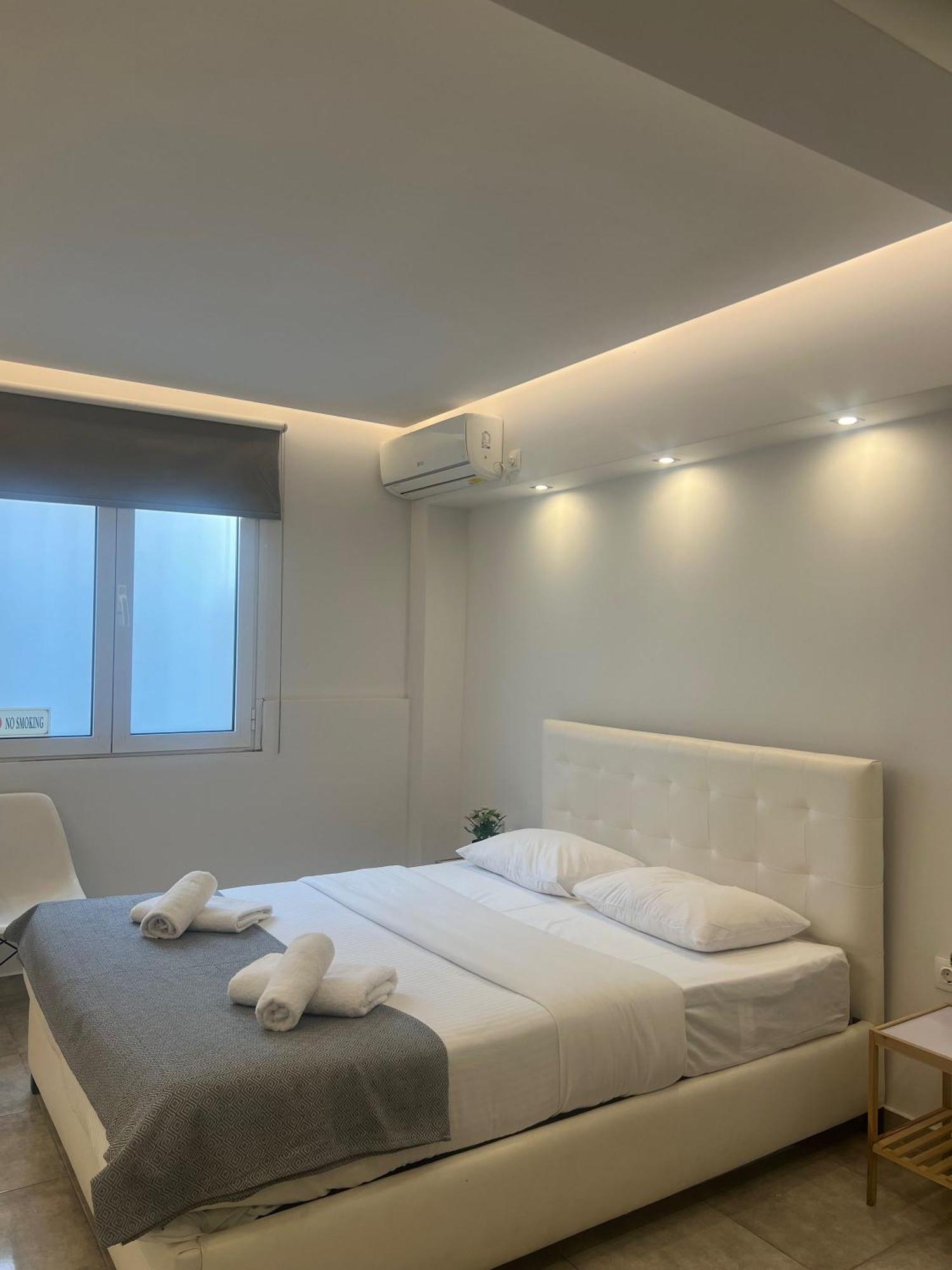 Purple- Lux Studio 2' From Metro Petralona أثينا المظهر الخارجي الصورة